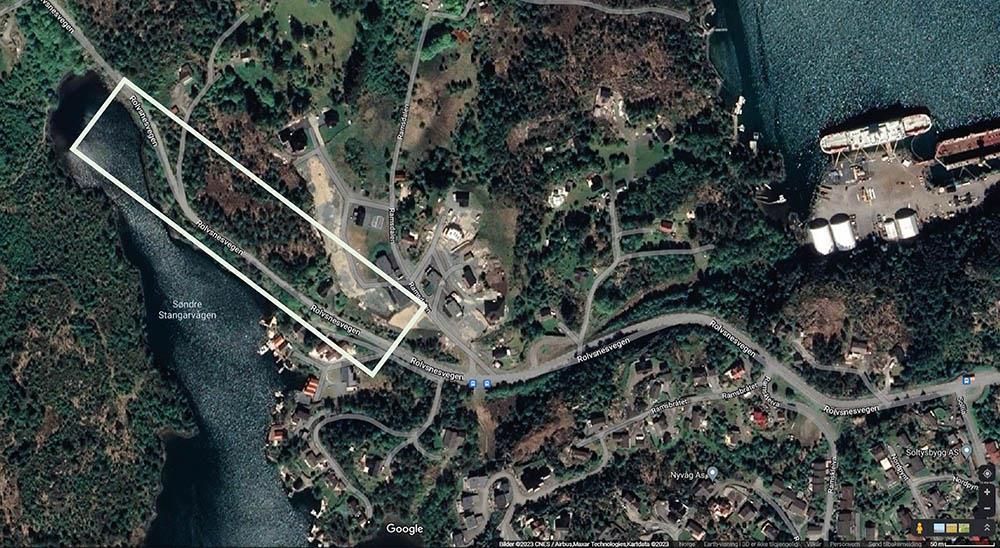 flyfoto frå google maps med markert firkant viser søndre stongarvåg irubbestadneset - Klikk for stort bilete